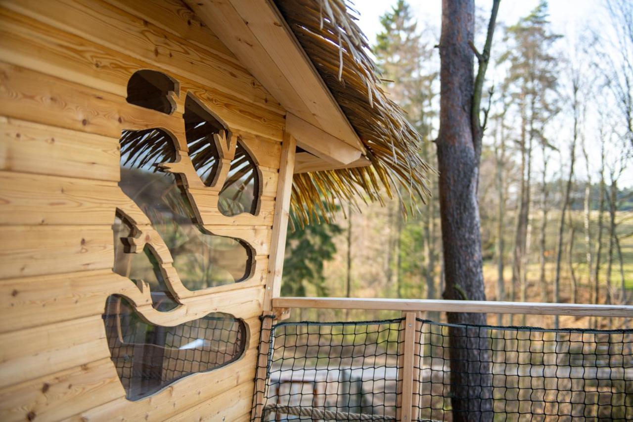Treehouse U Rybnika Hotel Osecna ภายนอก รูปภาพ