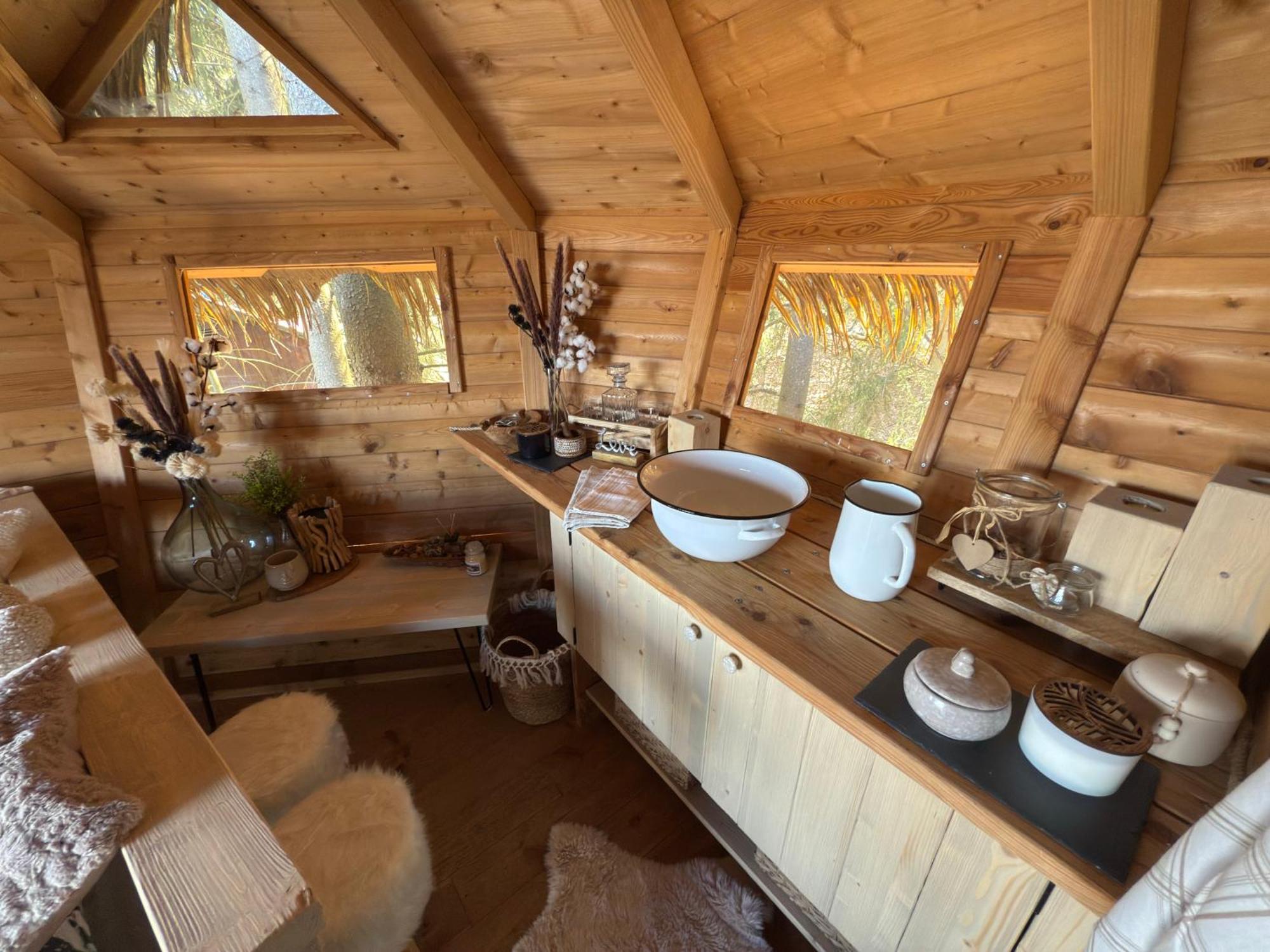 Treehouse U Rybnika Hotel Osecna ภายนอก รูปภาพ